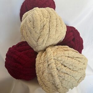 6 Balls Chunky Chenille Blanket Yarn Beige and Burgundy